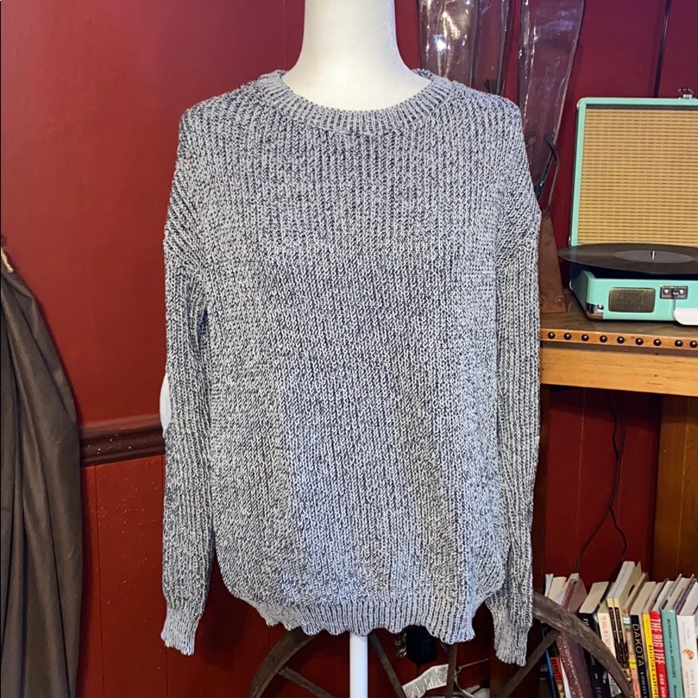 Sweater heart patch details
